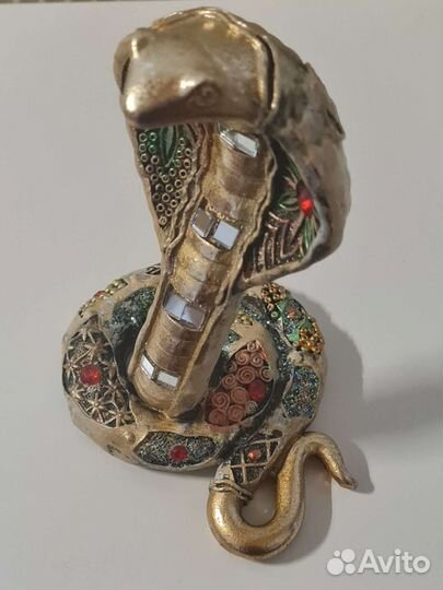 Декоративная фигурка кобры
