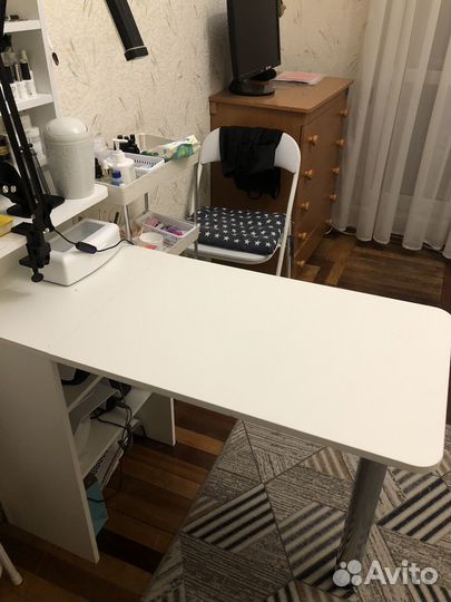 Маникюрный стол