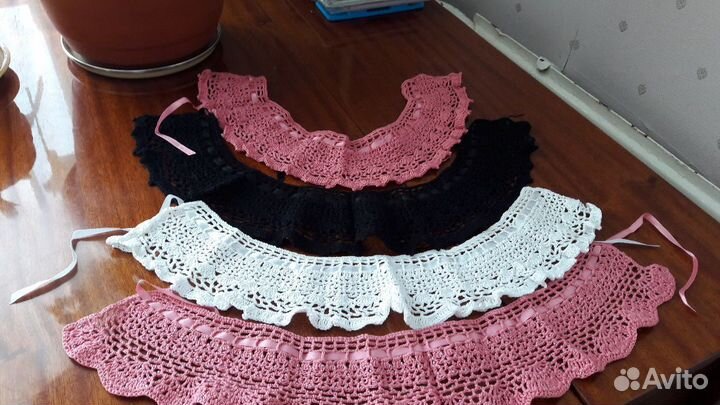 Вязаные крючком воротнички ручной работы. Цветовая