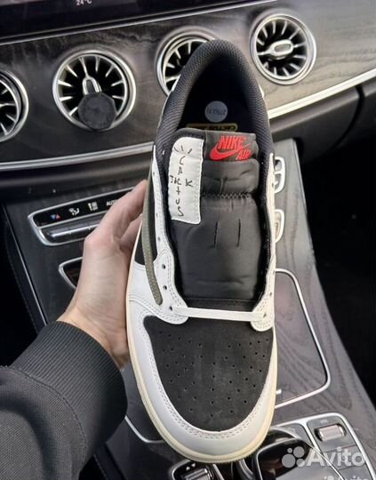 Nike air jordan 1 travis scott low