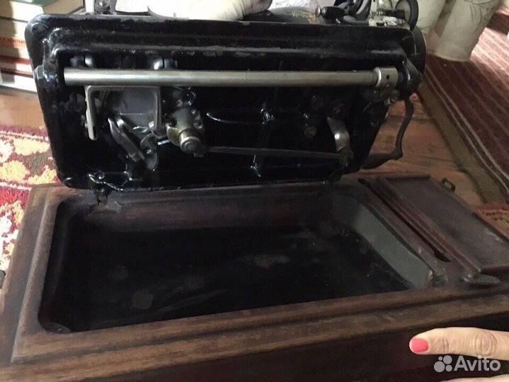 Старинная швейная машинка зингер