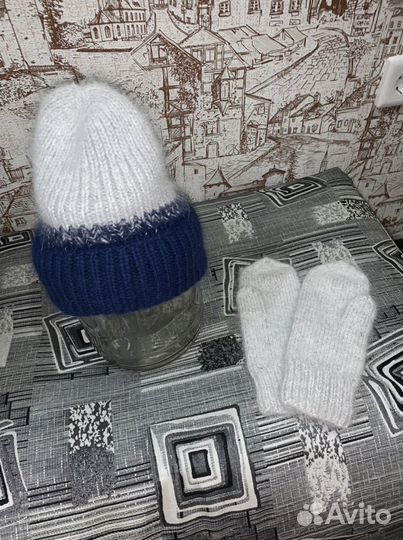 Вязаные шапка и варежки