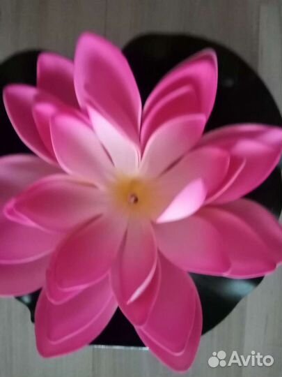 Фонарь на солнечной батарее *Лилия*