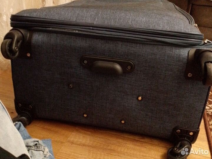 Продается чемодан новый