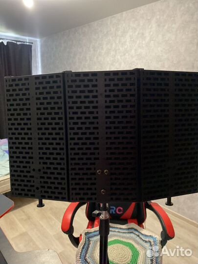 Микрофонная стойка с аккустическим экраном