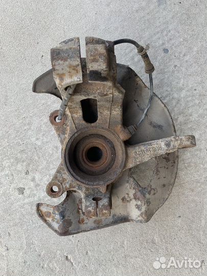 Поворотный кулак правый Rover 75