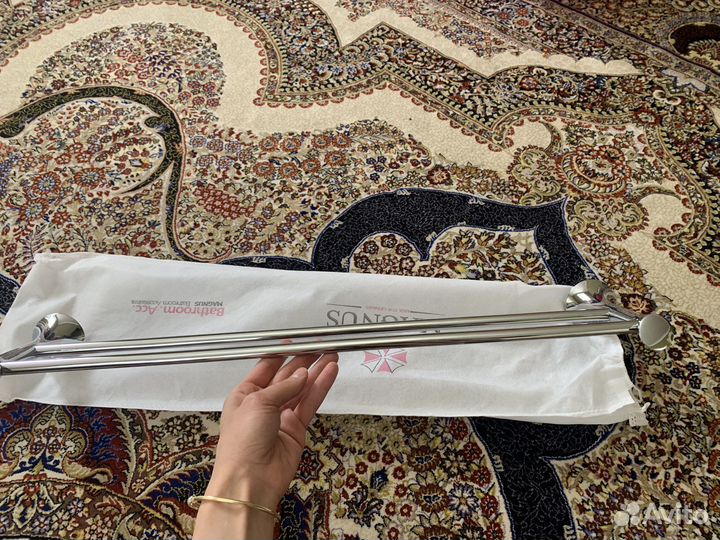 Вешалка для полотенец в ванной