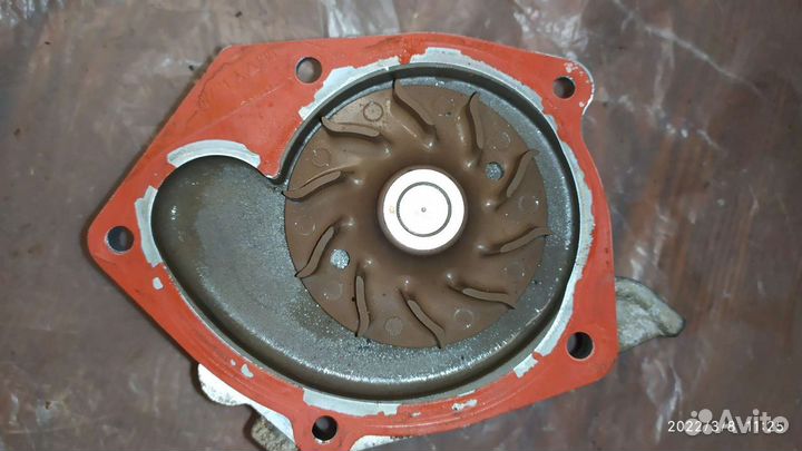 Водяной насос Рено Дастер