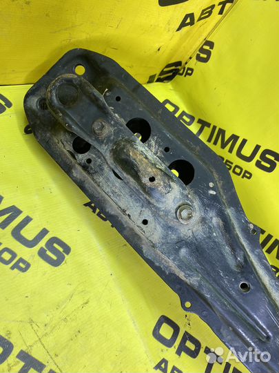 Балка под двс продольная Toyota Voxy