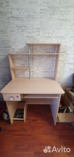 Компьютерный стол