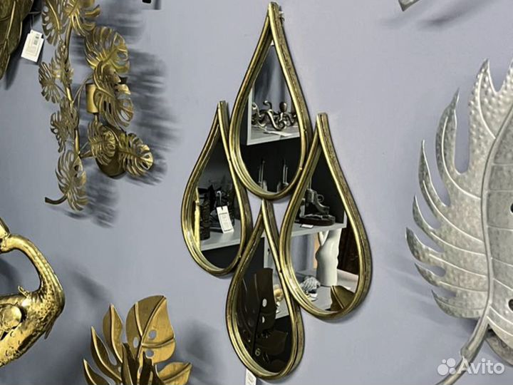 Зеркало - панно в золотом обрамлении