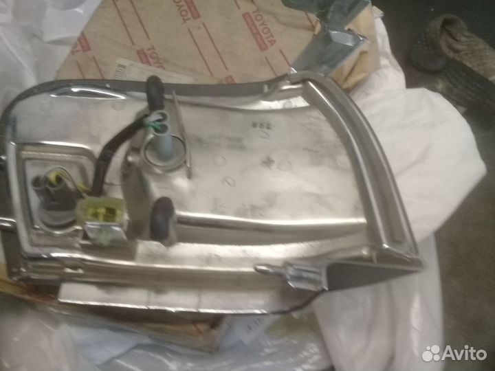 Фонарь передний левый в сборе Toyota