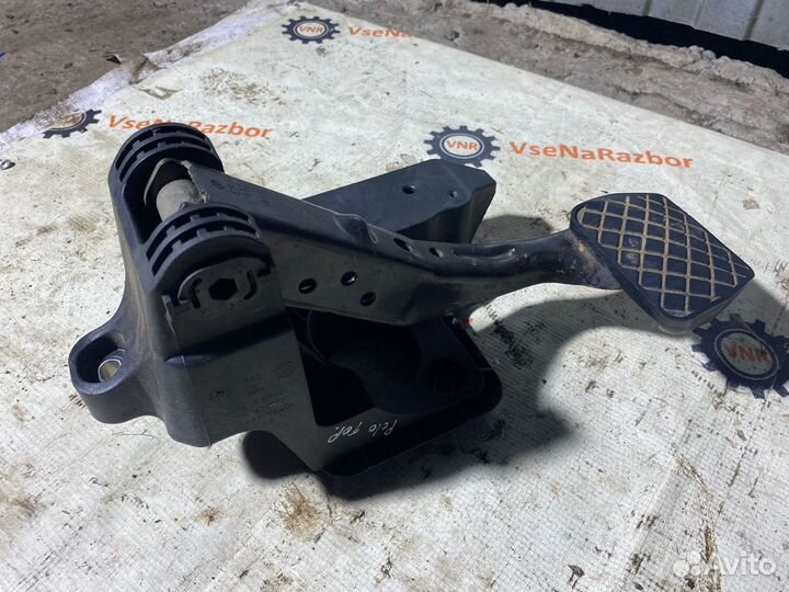 Педаль тормоза VW Polo 1.4