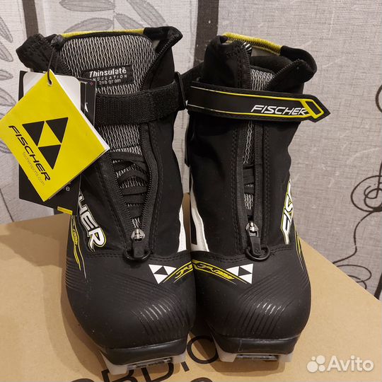 Новые Лыжные ботинки fischer JR 41