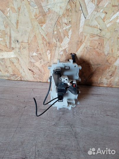 Блок предохранителей Nissan Navara D40