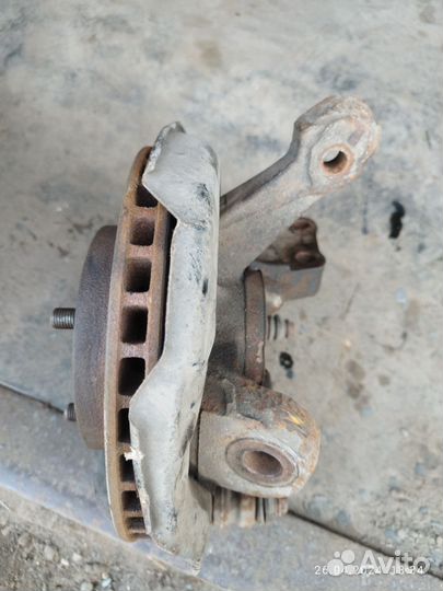 Поворотный кулак toyota corolla