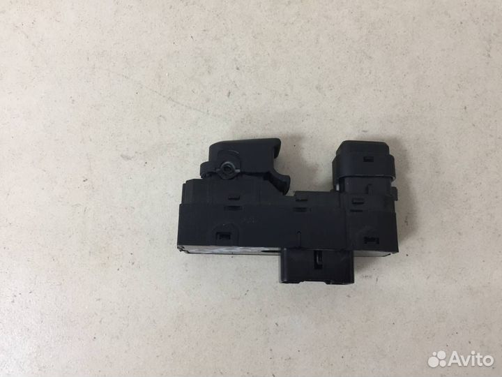 Кнопка стеклоподъемника Hyundai ix35 LM 2010-2015