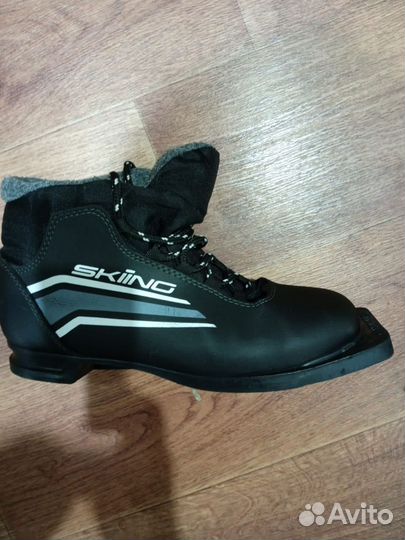 Лыжные ботинки