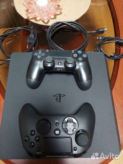 PlayStation 4 1Tb + шлем Sony PlayStation VR1