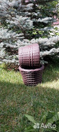 Кашпо напольное из ротанга