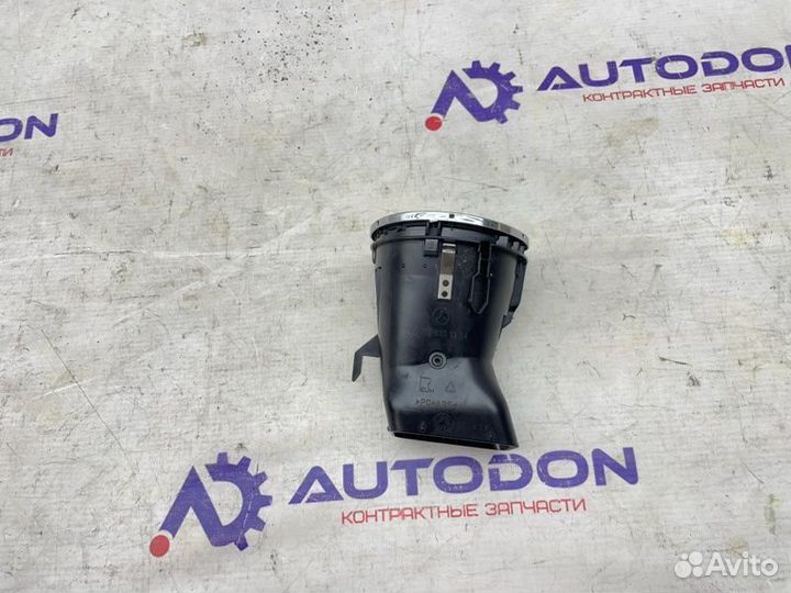 Дефлектор воздушный передний правый Mercedes