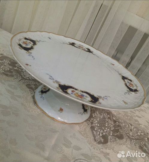 Тортница на ножке