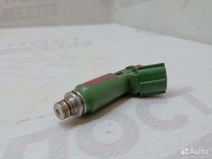 Форсунка топливная Toyota Avensis ZZT251 1ZZ-FE