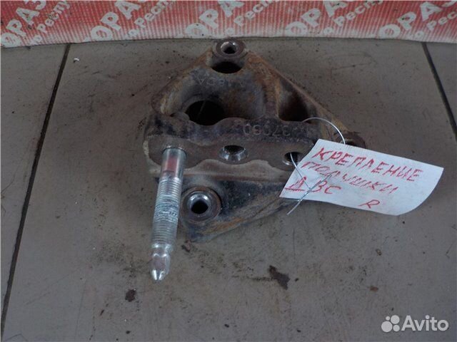 Кронштейн подушки кпп правый Toyota Corolla ADE150