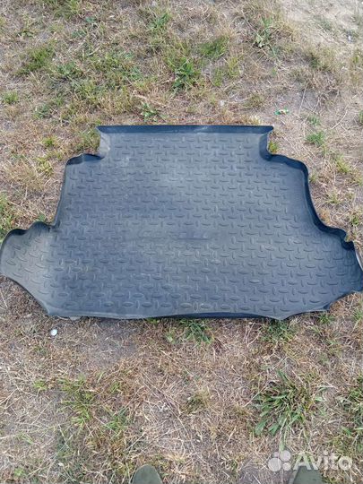 Автомобильные коврики в багажник