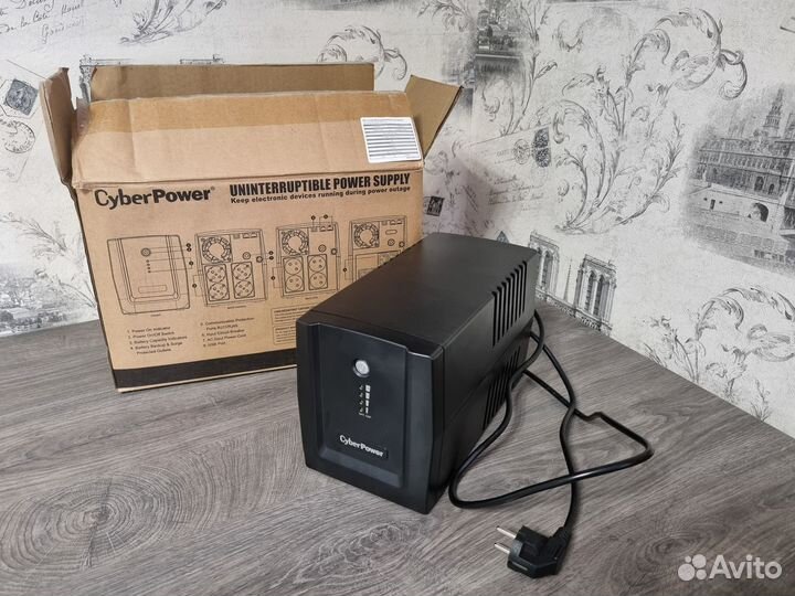 Ибп CyberPower UT1500EI