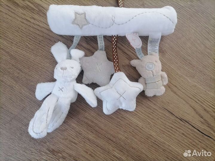 Подвеска с погремушками Зайка со звездами новая