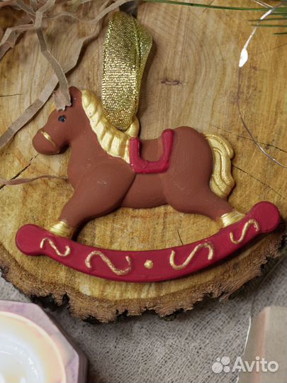 Игрушка на елку лошадка