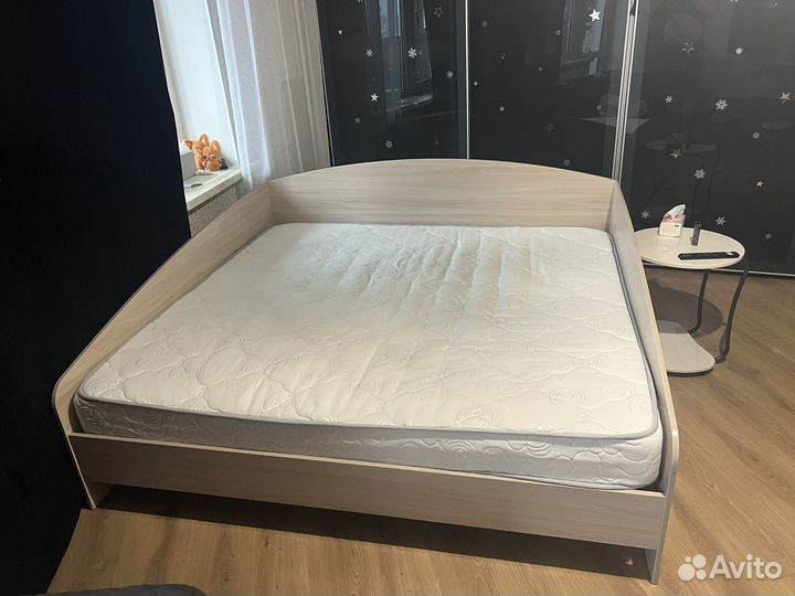Кровать двухспальная с матрасом 180 200 бу