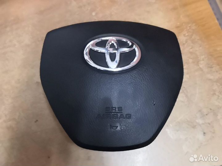 Подрушка безопасности водителя Toyota corolla e18