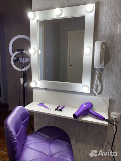 Зеркало, полка, стул