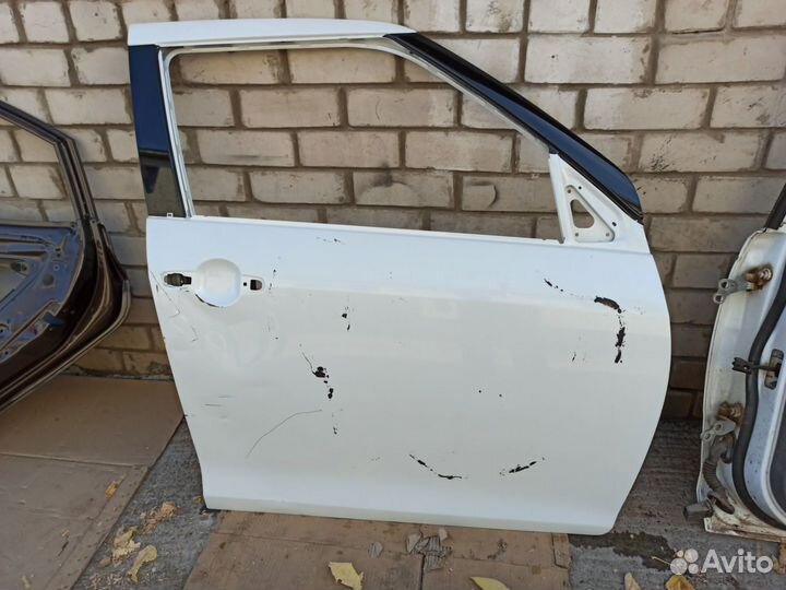 Дверь передняя правая Suzuki Swift 4