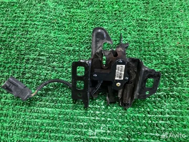 Замок капота Cadillac Escalade