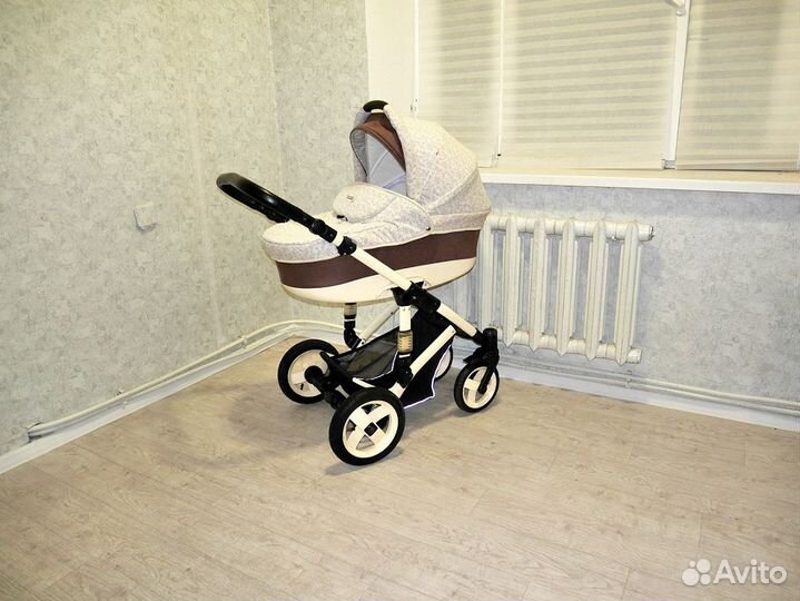 Коляска Изако + пеленальная доска в подарок