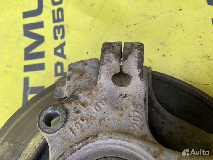 Передний левый кулак Opel Corsa D