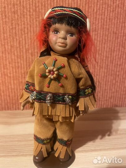 Кукла фарфоровая