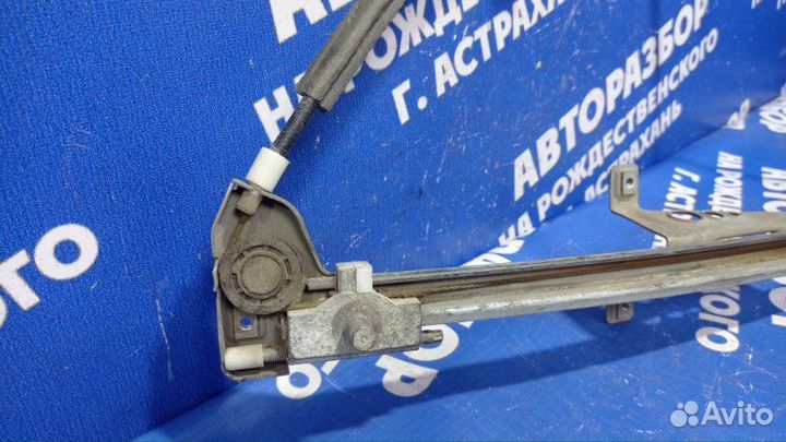 Передний правый стеклоподъемник Audi 80 седан 1990