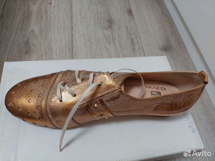 Женские туфли на шнурках 37 размера новые