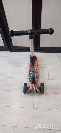 Самокат трехколесный со светящимися колесами