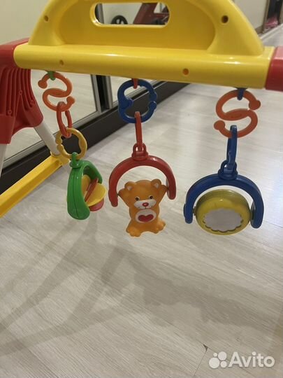 Развивающая стойка с игрушками для малышей