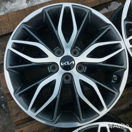 Kia K5 2022 Ориг R17 5x114.3 ET48 7J d67.1