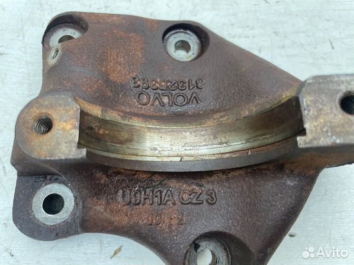 Опорный кронштейн привода Volvo S60 II B5254T12