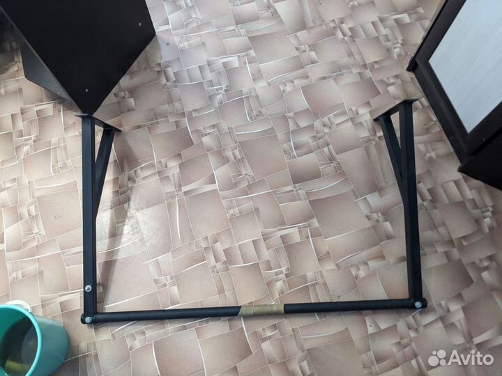 Турник настенный