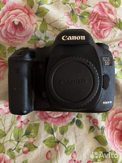 Зеркальный фотоаппарат canon eos 5D mark iii