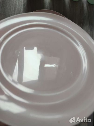 Набор посуды пластиковый в контейнере