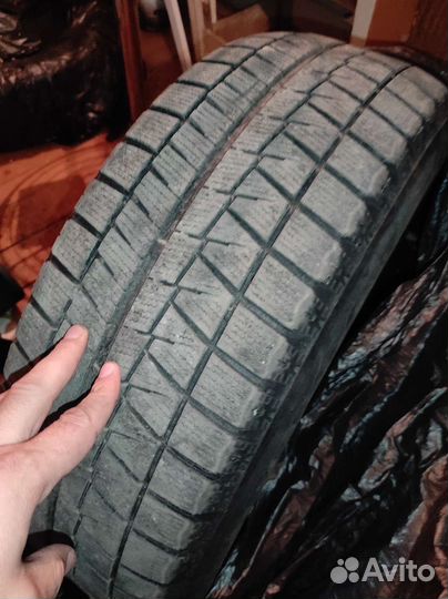 Bridgestone Blizzak Revo GZ 215/65 R16